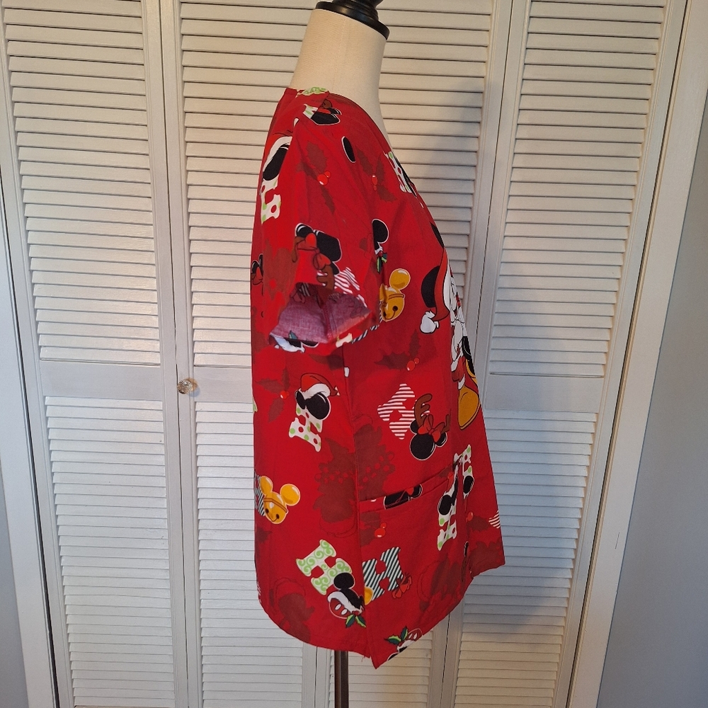 Cherokee Disney Chtistmas Mickey & Minnie Scrub Top NwT Small  *D3 - Picture 5 of 7